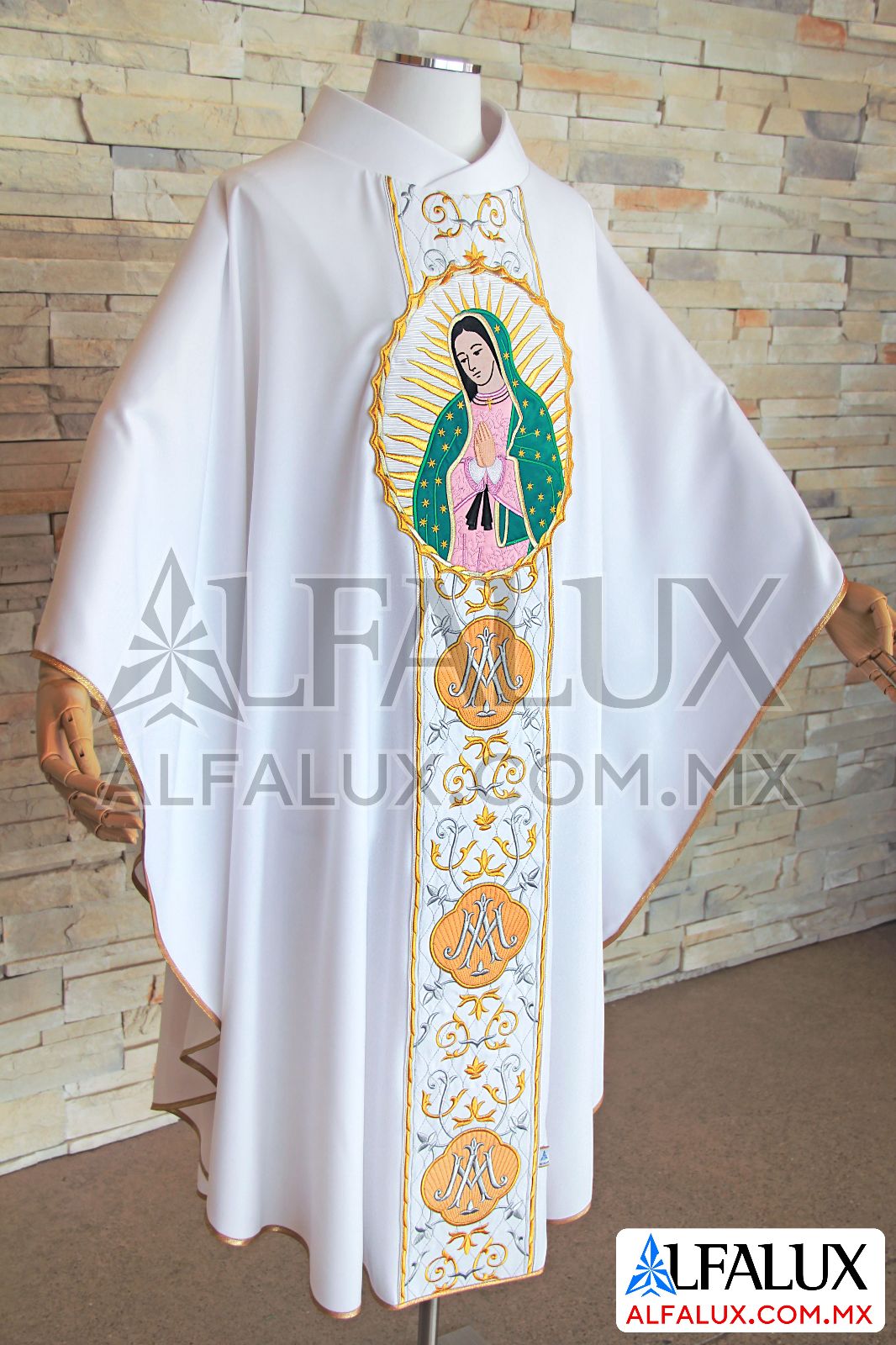 07 JHS MA Casulla Alfalux Virgen Medallon Blanco Casulla Alfalux (1)